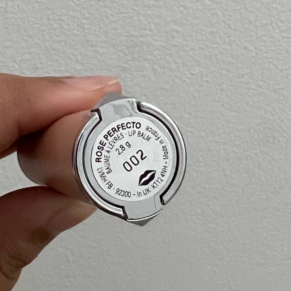 Givenchy Rose Perfecto Lip Balm 24H Hydration 002 - Picture 2 of 3